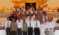 Deputy PM receives Ca Mau revolutionaries 